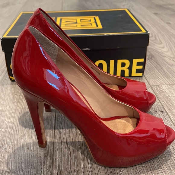 Pour La Victoire Red Soft Patent Peeptoe Ajax Pump - Picture 1 of 7